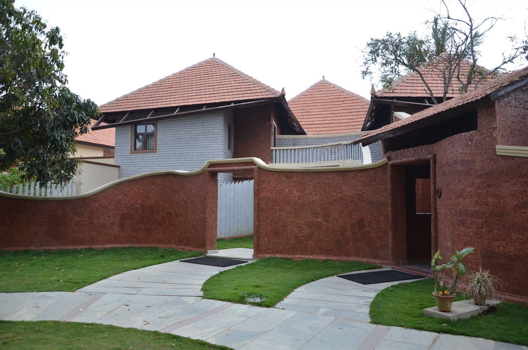 Hoysala Village Resort Хасан Екстериор снимка